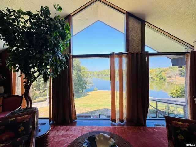 $1,100,000 | 15558 East Kenabeck Trail, Cuba, IL 61427