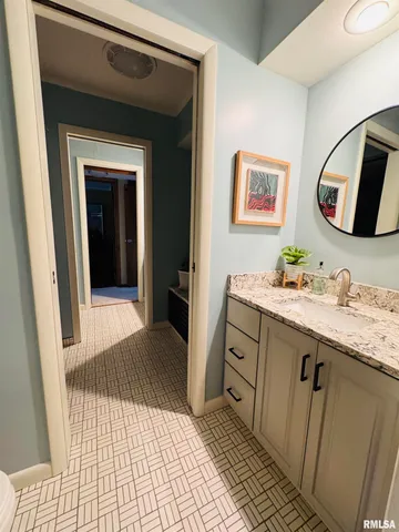 $1,100,000 | 15558 East Kenabeck Trail, Cuba, IL 61427