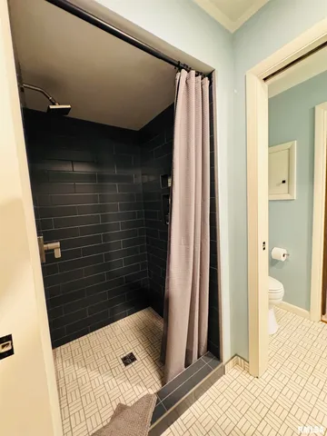 $1,100,000 | 15558 East Kenabeck Trail, Cuba, IL 61427