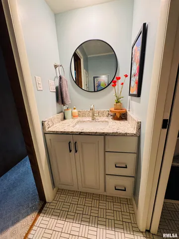 $1,100,000 | 15558 East Kenabeck Trail, Cuba, IL 61427