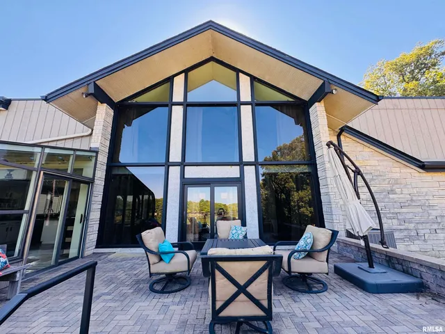 $1,100,000 | 15558 East Kenabeck Trail, Cuba, IL 61427