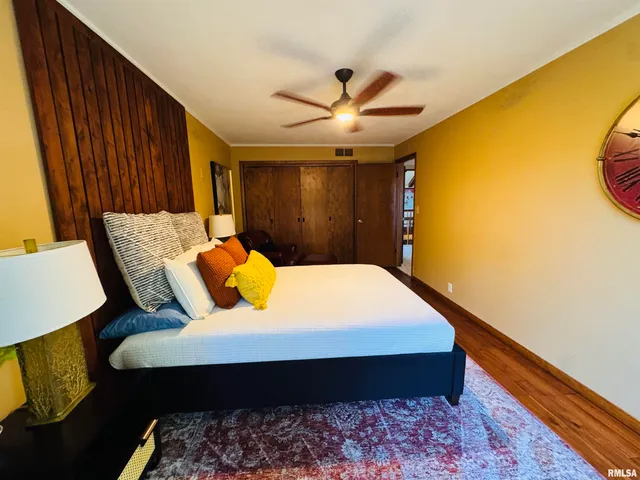 $1,100,000 | 15558 East Kenabeck Trail, Cuba, IL 61427