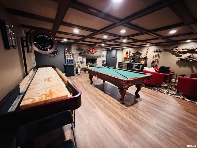 $1,100,000 | 15558 East Kenabeck Trail, Cuba, IL 61427