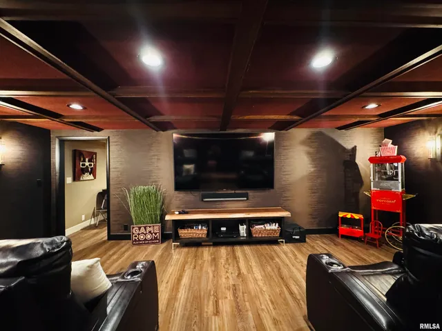 $1,100,000 | 15558 East Kenabeck Trail, Cuba, IL 61427