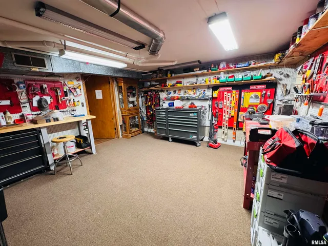 $1,100,000 | 15558 East Kenabeck Trail, Cuba, IL 61427