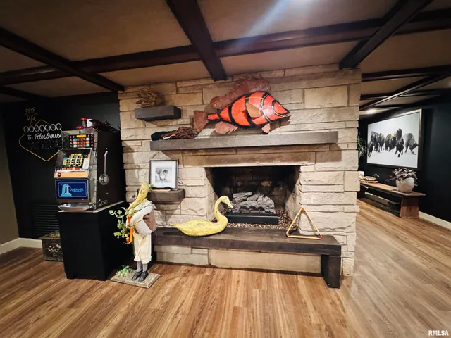 $1,100,000 | 15558 East Kenabeck Trail, Cuba, IL 61427