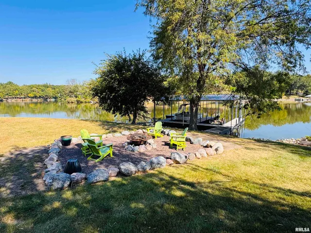 $1,100,000 | 15558 East Kenabeck Trail, Cuba, IL 61427