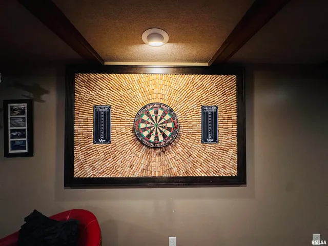 $1,100,000 | 15558 East Kenabeck Trail, Cuba, IL 61427