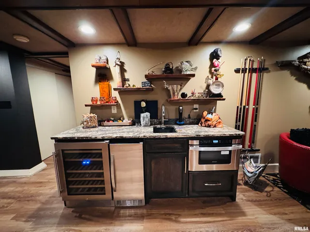 $1,100,000 | 15558 East Kenabeck Trail, Cuba, IL 61427