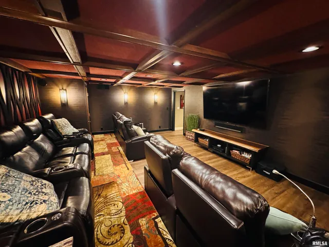 $1,100,000 | 15558 East Kenabeck Trail, Cuba, IL 61427