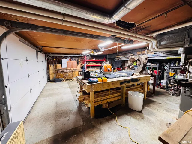 $1,100,000 | 15558 East Kenabeck Trail, Cuba, IL 61427