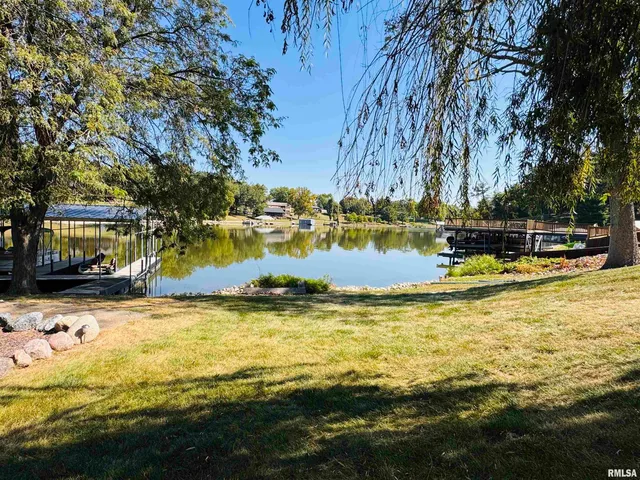 $1,100,000 | 15558 East Kenabeck Trail, Cuba, IL 61427