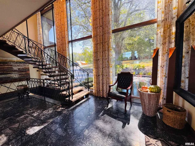 $1,100,000 | 15558 East Kenabeck Trail, Cuba, IL 61427