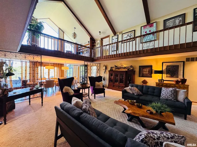 $1,100,000 | 15558 East Kenabeck Trail, Cuba, IL 61427