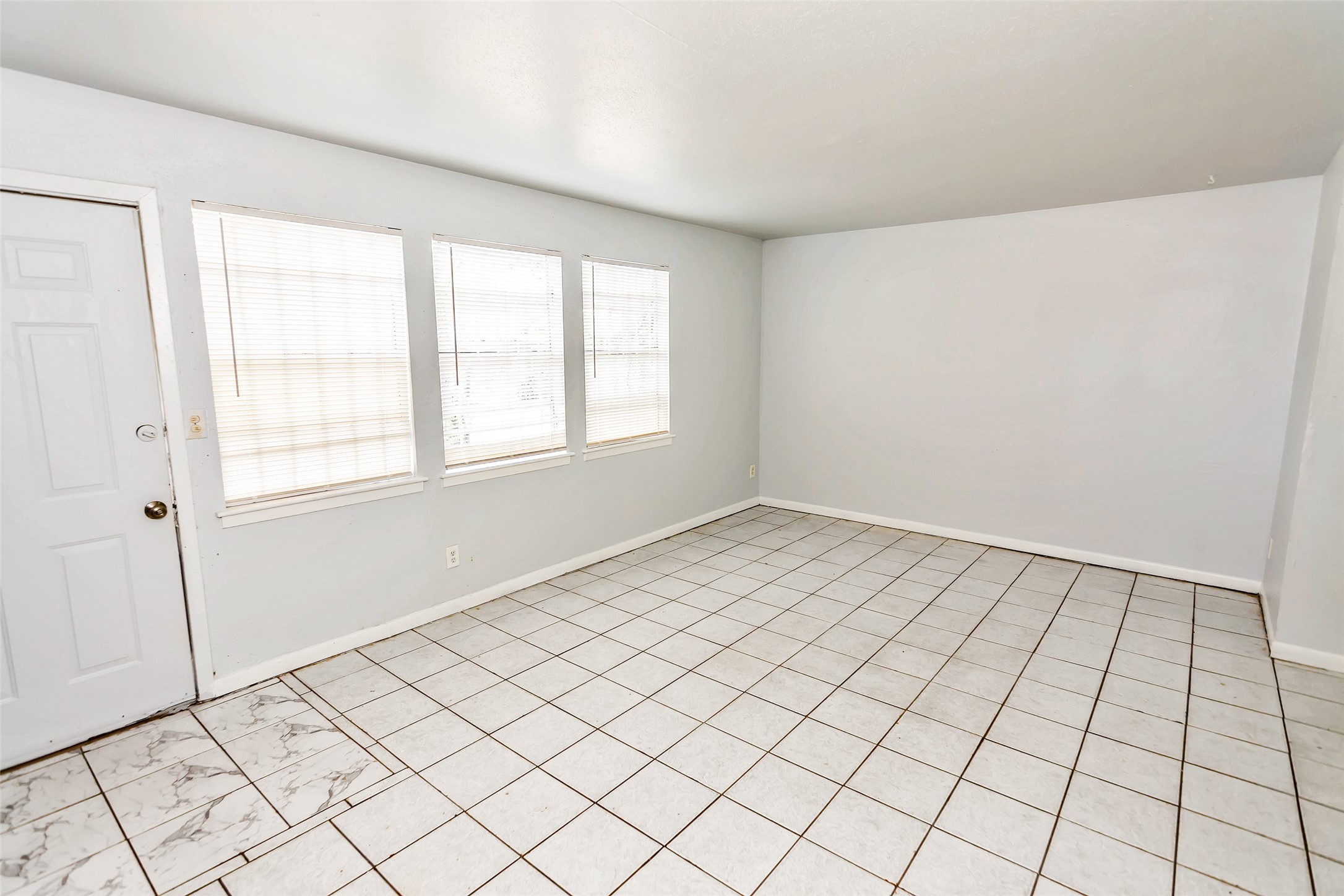 9706 Farragut Street Houston, TX 77078 - Photo 2 of 12 a view of an empty room and window