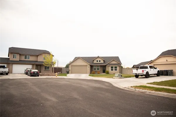 $469,000 | 1324 East Polk Court, Moses Lake, WA 98837