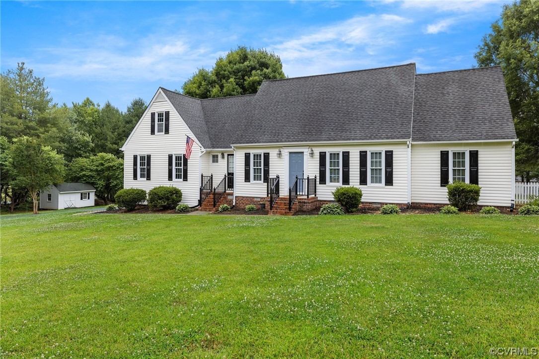 561 Fords Road Manakin-Sabot, VA 23103 - Photo 2 of 33 front view of a house with a yard