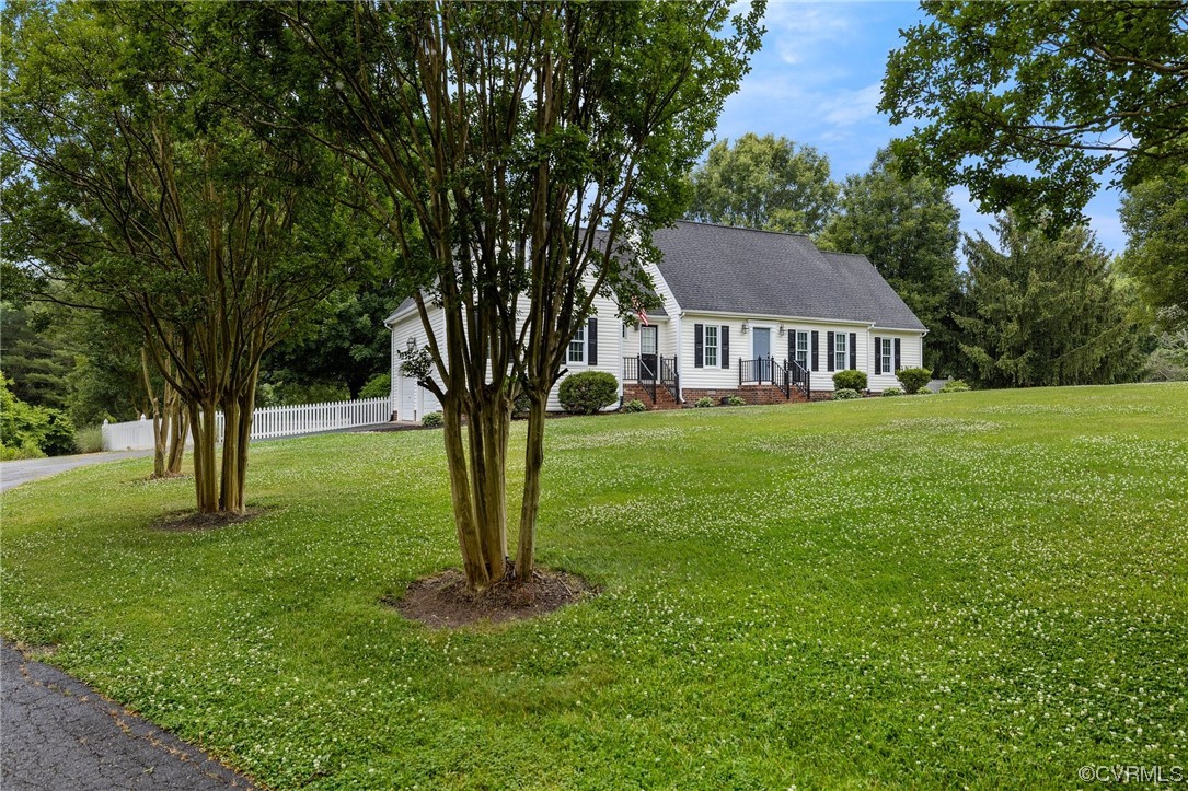 561 Fords Road Manakin-Sabot, VA 23103 - Photo 3 of 33 a house view with a garden space