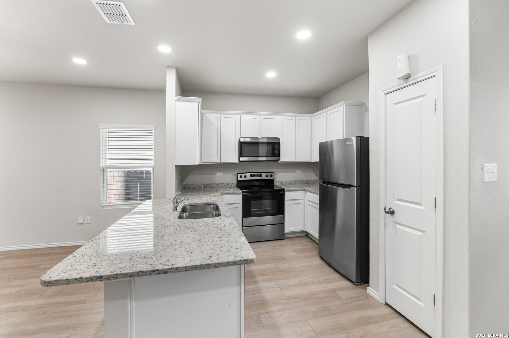 7356 Misty Ridge Converse, TX 78109 - Photo 13 of 40