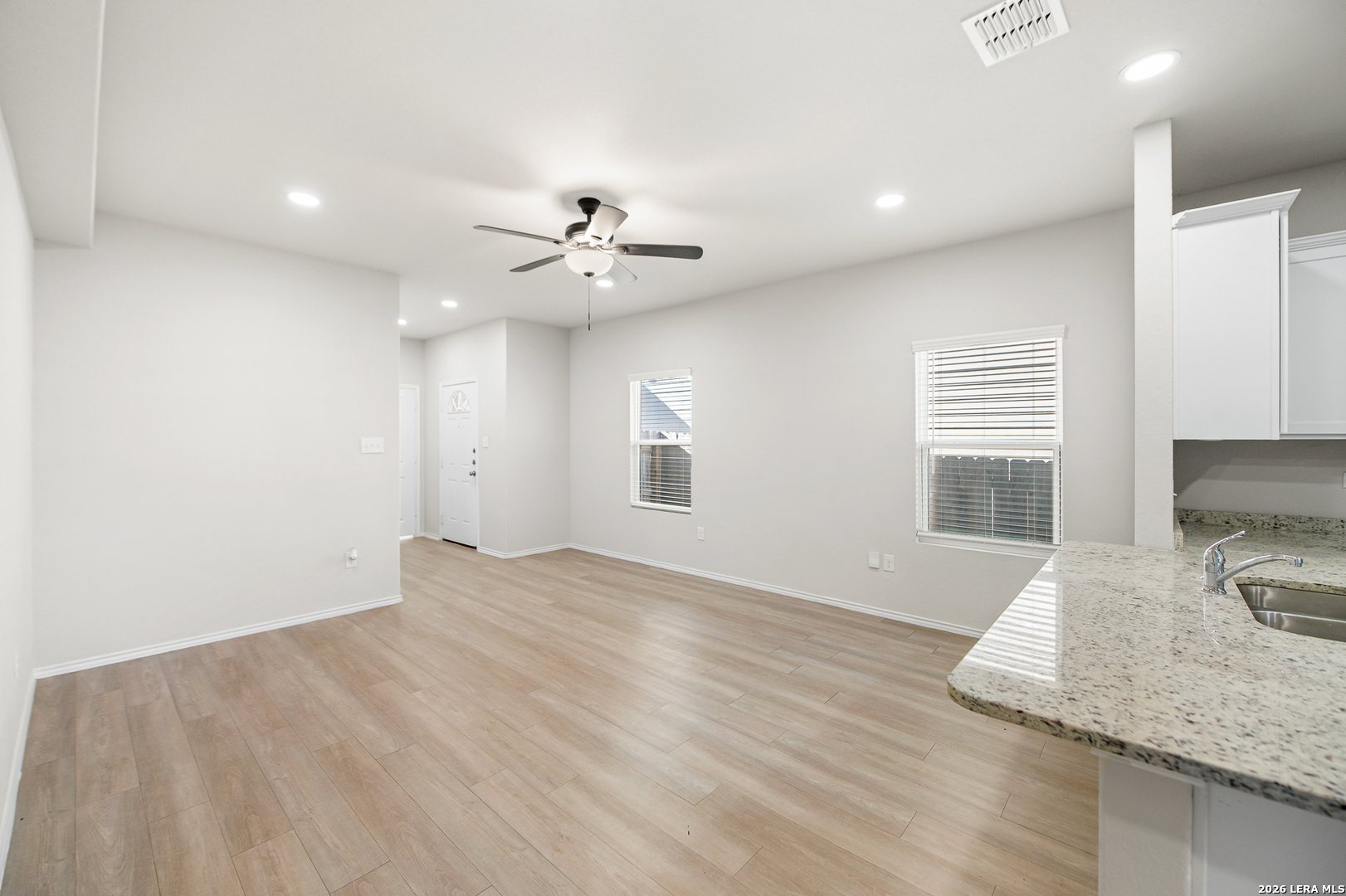 7356 Misty Ridge Converse, TX 78109 - Photo 6 of 40