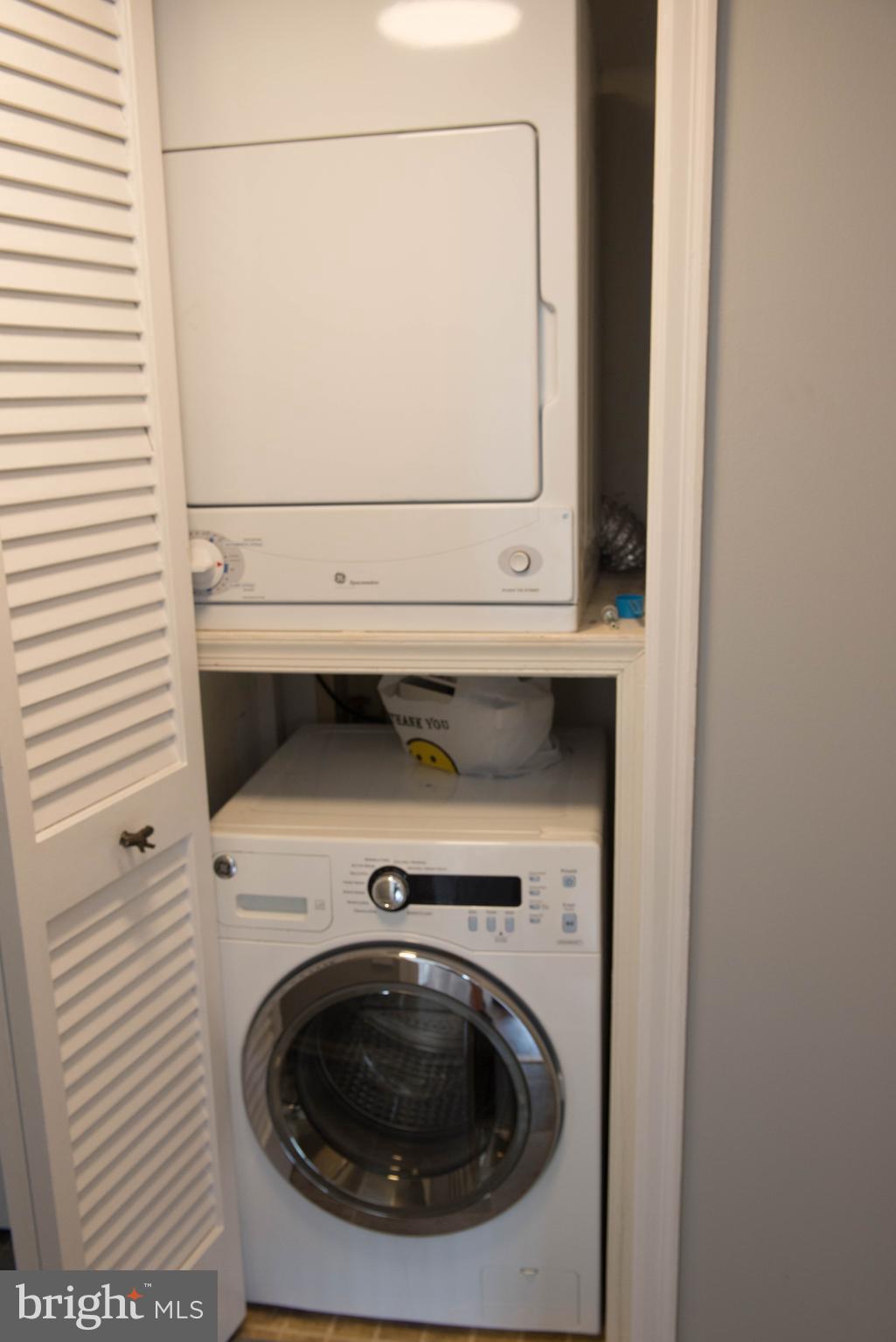 1301 North Courthouse Road, Unit 1507 Arlington, VA 22201 - Photo 24 of 35 a utility room with dryer and washer