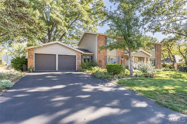 $625,000 | 1620 Chalmers Drive, Chesterfield, MO 63017