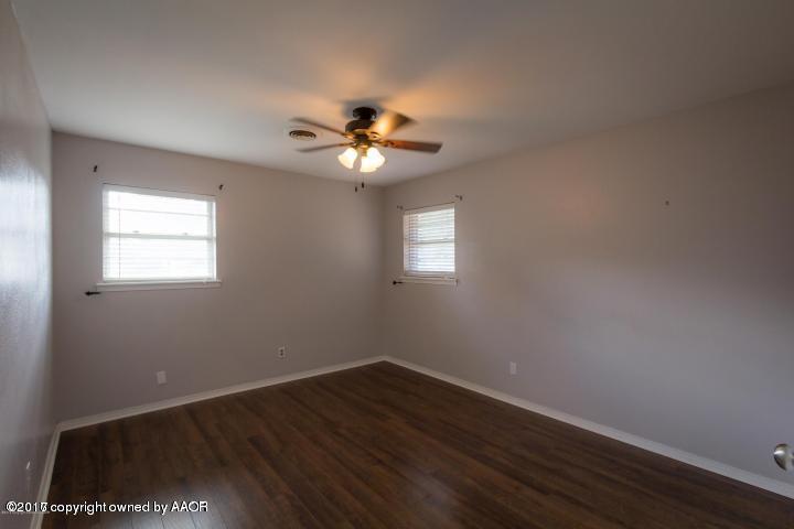 3313 Lombard Road Amarillo, TX 79106 - Photo 13 of 20 a view of empty room with wooden floor and fan