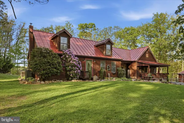 $699,900 | 330 Sideling Mtn Drive, Paw Paw, WV 25434