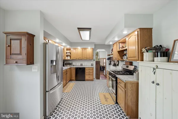 $699,900 | 330 Sideling Mtn Drive, Paw Paw, WV 25434
