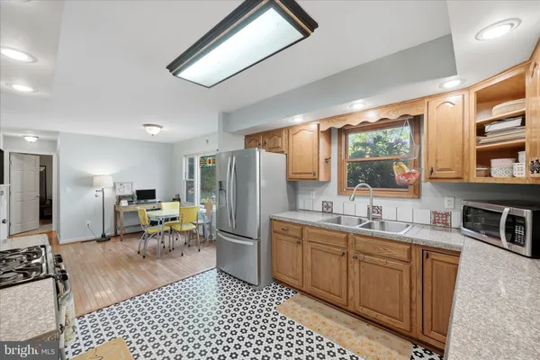 $699,900 | 330 Sideling Mtn Drive, Paw Paw, WV 25434