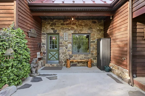 $699,900 | 330 Sideling Mtn Drive, Paw Paw, WV 25434
