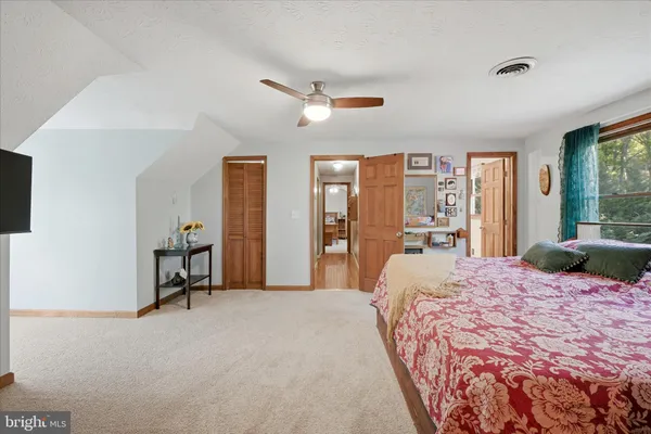 $699,900 | 330 Sideling Mtn Drive, Paw Paw, WV 25434