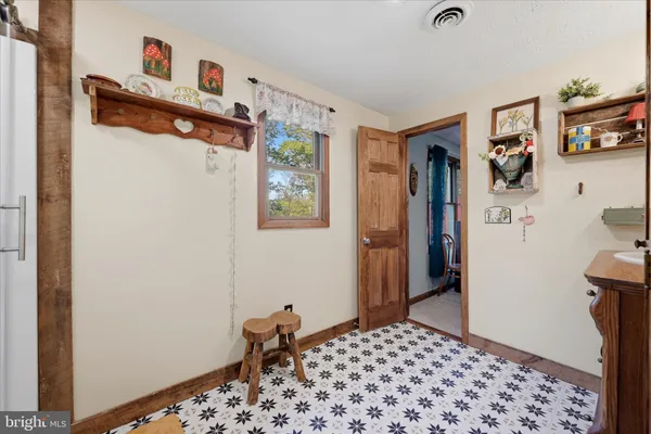 $699,900 | 330 Sideling Mtn Drive, Paw Paw, WV 25434