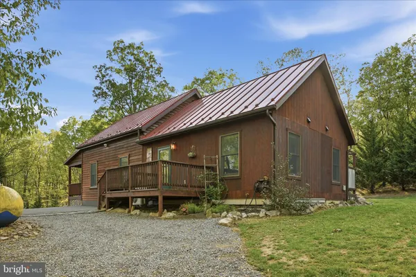 $699,900 | 330 Sideling Mtn Drive, Paw Paw, WV 25434