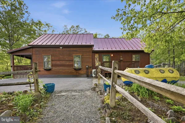 $699,900 | 330 Sideling Mtn Drive, Paw Paw, WV 25434
