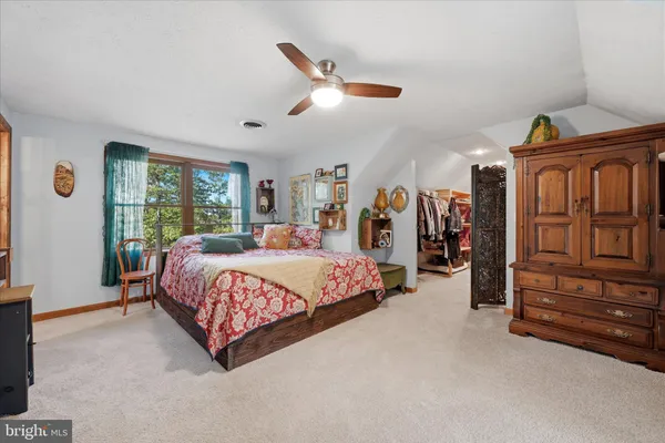 $699,900 | 330 Sideling Mtn Drive, Paw Paw, WV 25434