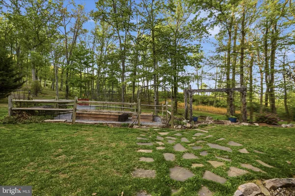 $699,900 | 330 Sideling Mtn Drive, Paw Paw, WV 25434
