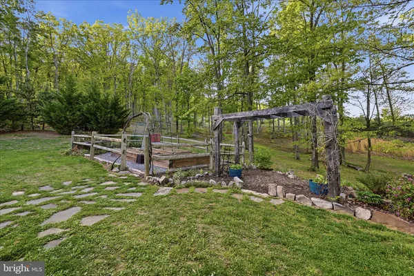 $699,900 | 330 Sideling Mtn Drive, Paw Paw, WV 25434