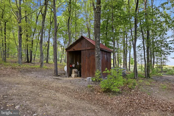 $699,900 | 330 Sideling Mtn Drive, Paw Paw, WV 25434