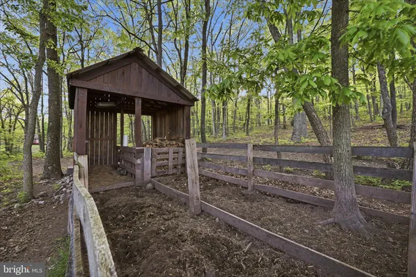 $699,900 | 330 Sideling Mtn Drive, Paw Paw, WV 25434