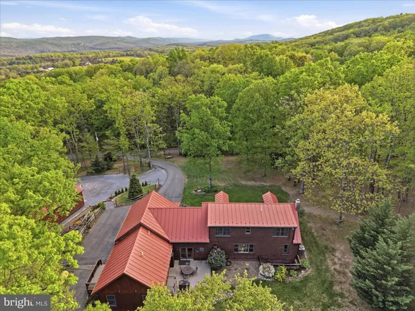 $699,900 | 330 Sideling Mtn Drive, Paw Paw, WV 25434