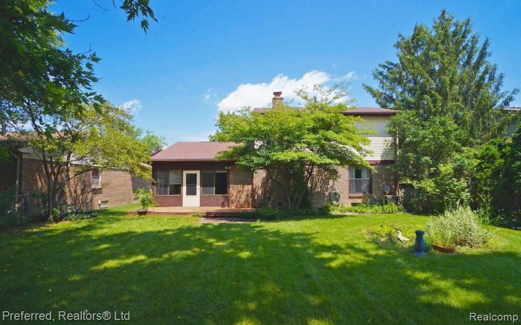 45091 Rudgate Road Canton, MI 48188 - Photo 21 of 23 Back of Home.jpg