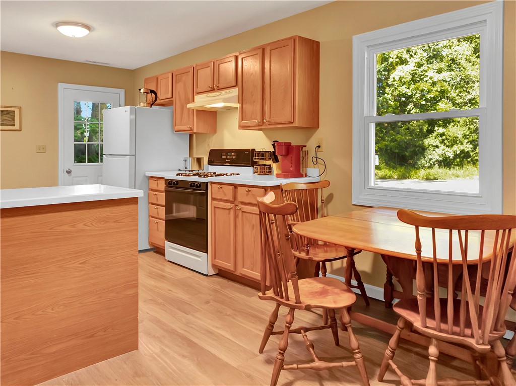 296 Signal Rock Road North Kingstown, RI 02852 - Photo 3 of 15