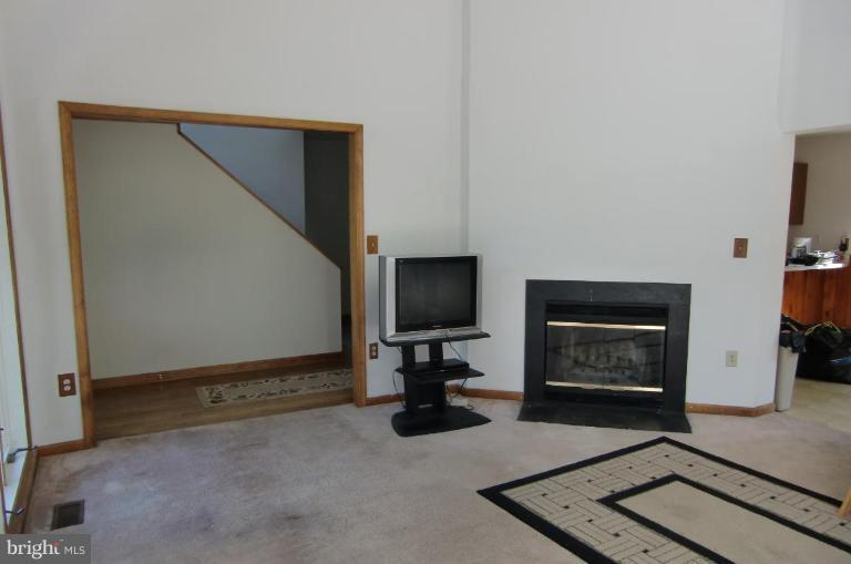 743 Manor Road Front Royal, VA 22630 - Photo 2 of 11 Living Room