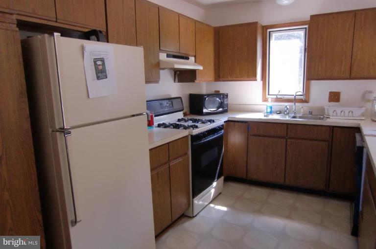 743 Manor Road Front Royal, VA 22630 - Photo 3 of 11 Kitchen