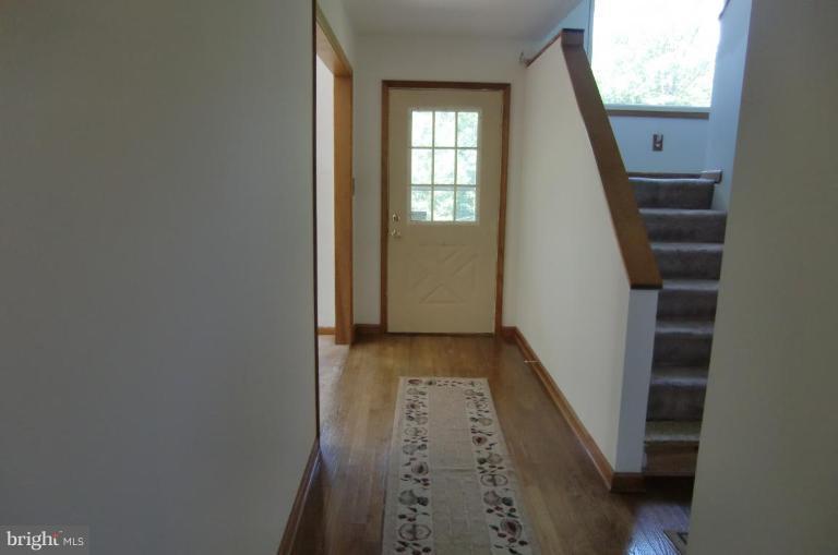 743 Manor Road Front Royal, VA 22630 - Photo 4 of 11 Entrance / Foyer