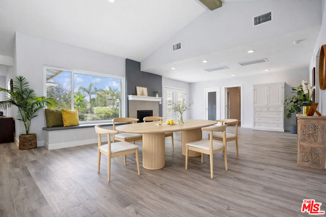 17211 Parthenia Street Northridge, CA 91325 - Photo 15 of 58