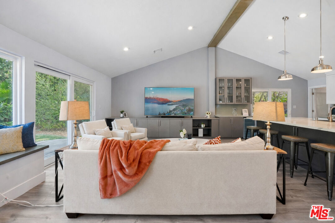 17211 Parthenia Street Northridge, CA 91325 - Photo 16 of 58