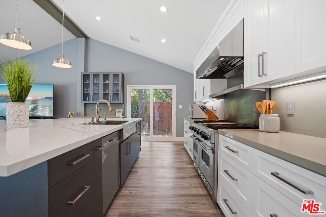 17211 Parthenia Street Northridge, CA 91325 - Photo 19 of 58