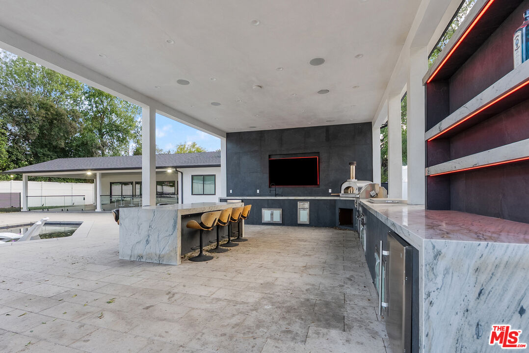 17211 Parthenia Street Northridge, CA 91325 - Photo 4 of 58